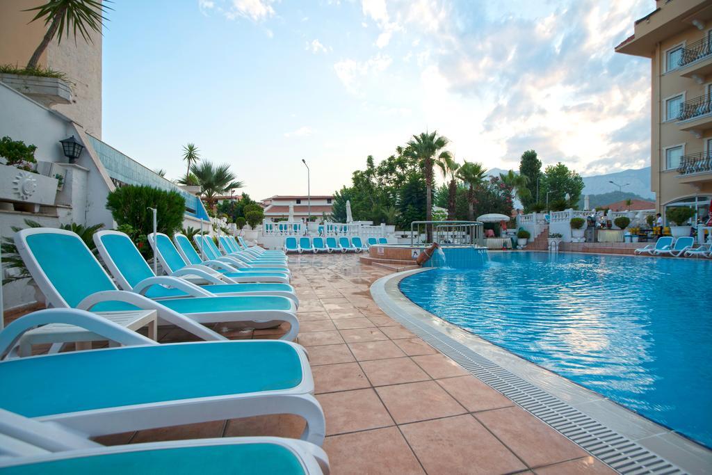 Hotel Sinatra ケメル エクステリア 写真