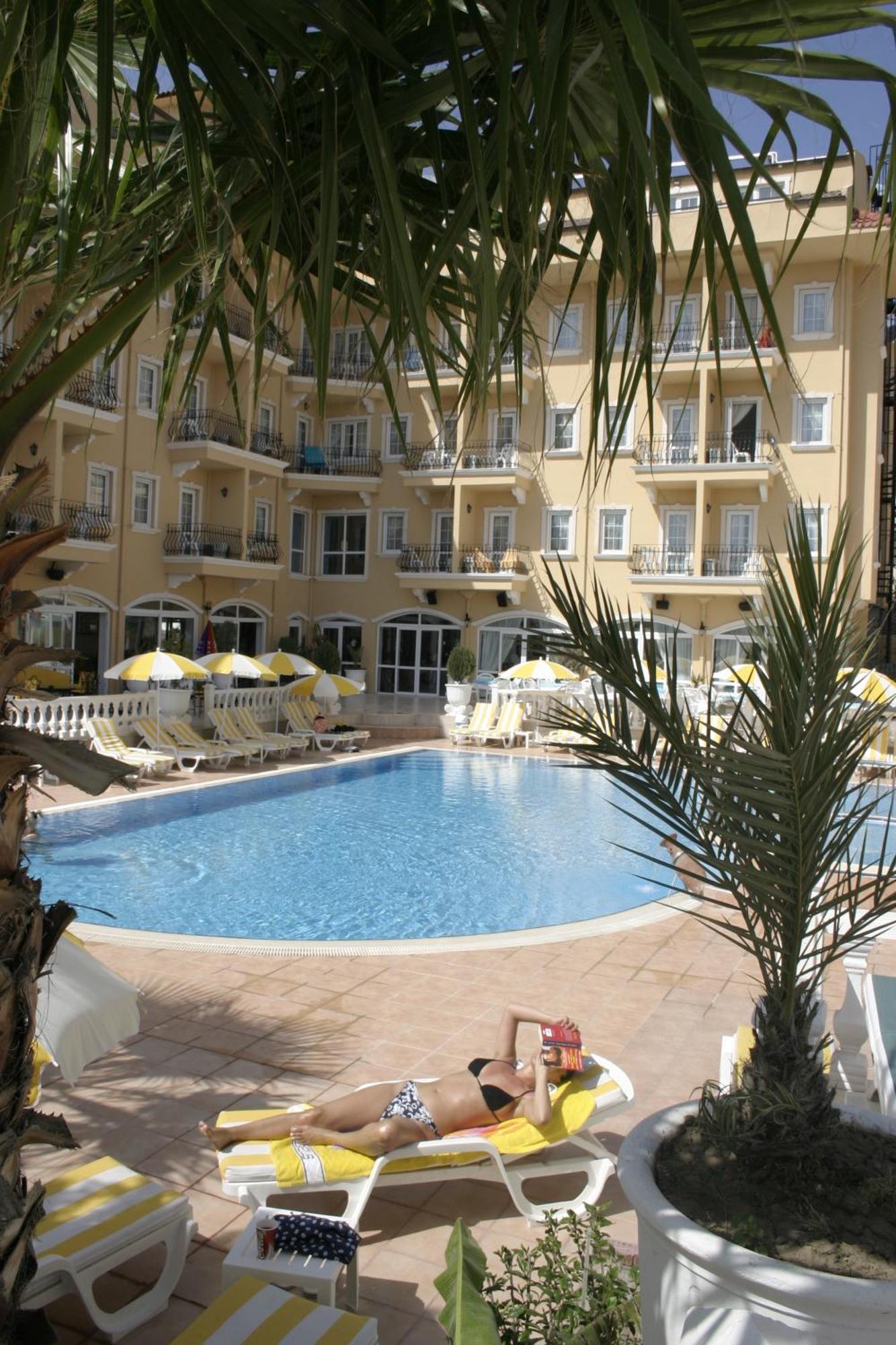 Hotel Sinatra ケメル エクステリア 写真